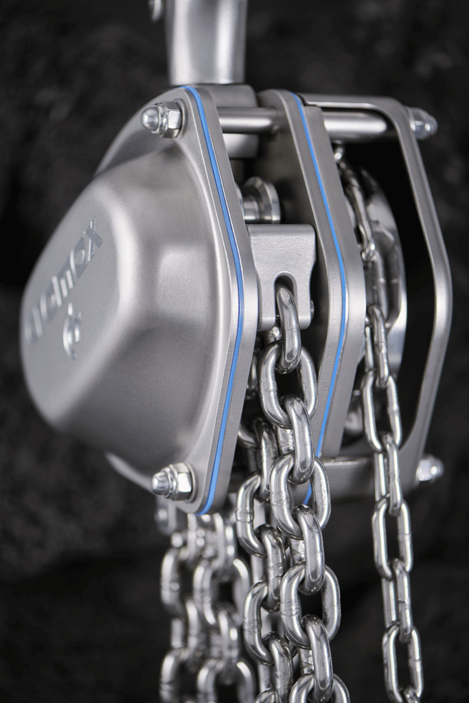 Hoist made of stainless steel from cromox® - incl. chain (side view)