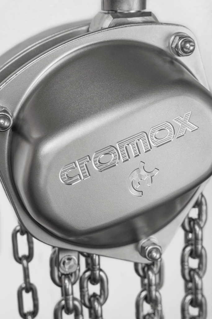 Stainless steel hoist from cromox® - incl. chain (front view)