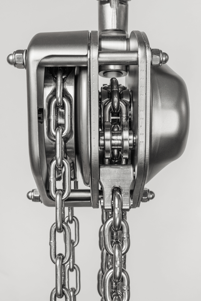 Stainless steel hoist from cromox® - incl. chain (side view)